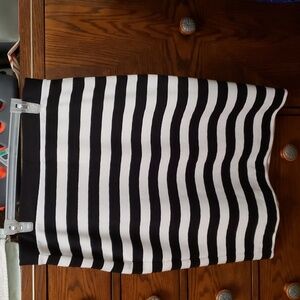 Trisisto stripped skirt black and white